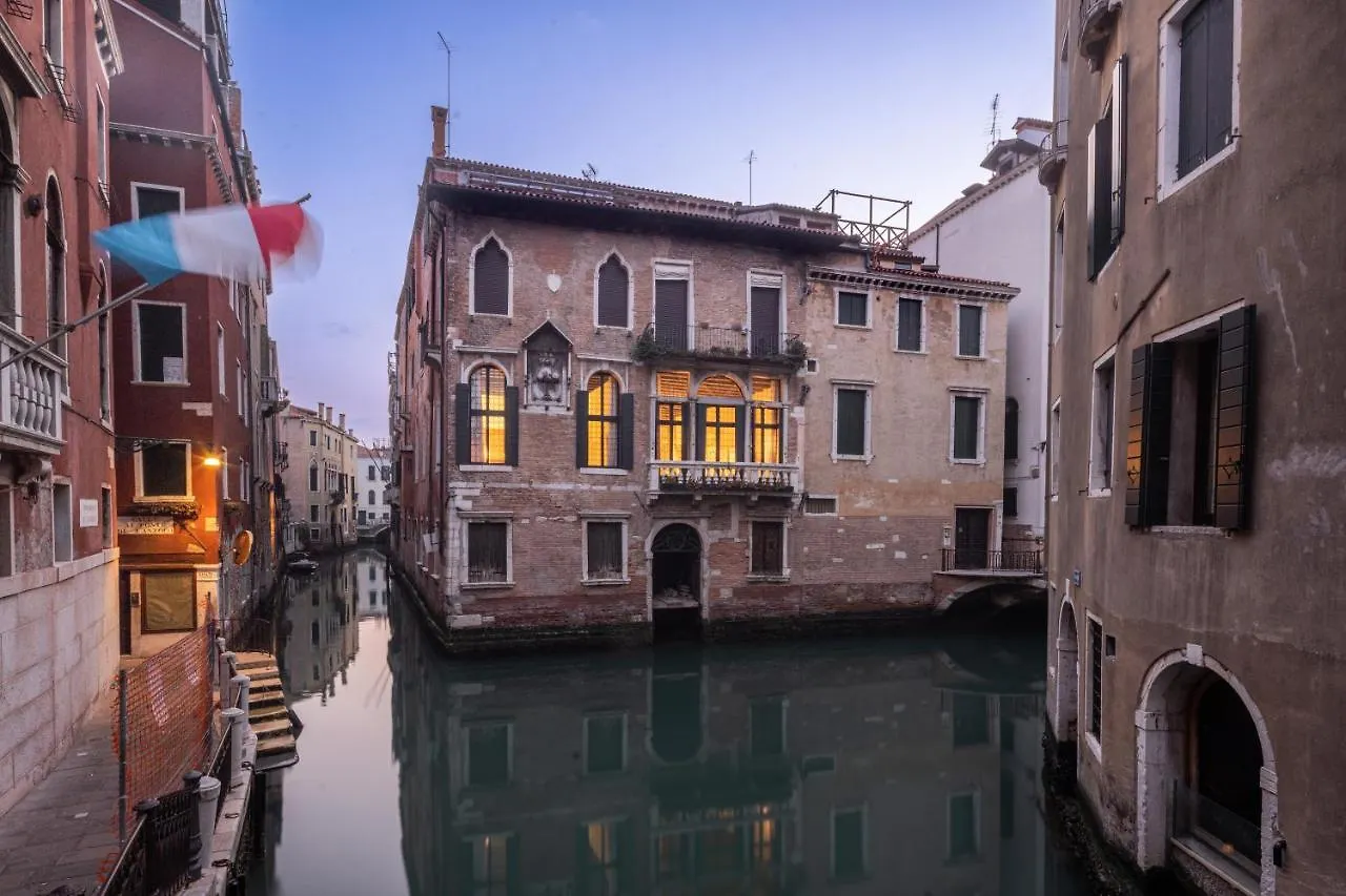 Palazzo Soranzo Noble Floor R&R Apartment Venice Italy